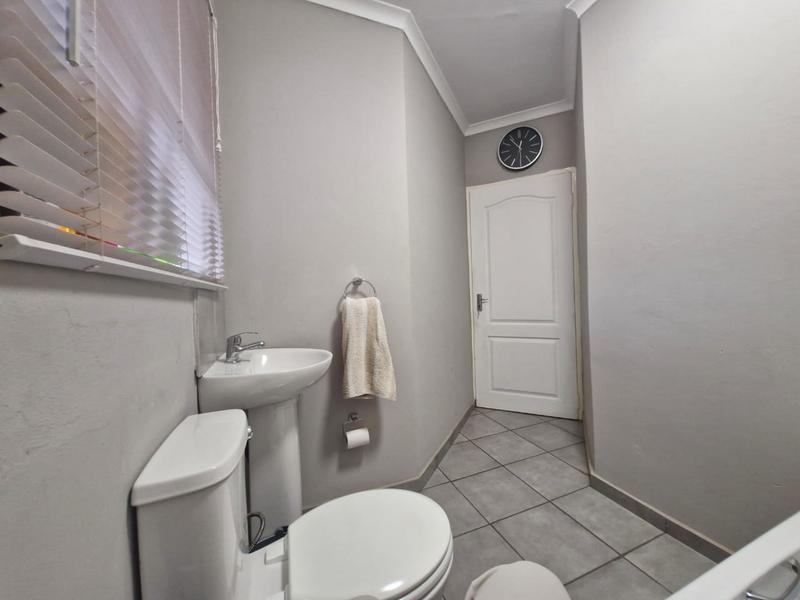 To Let 1 Bedroom Property for Rent in Crystal Park Gauteng