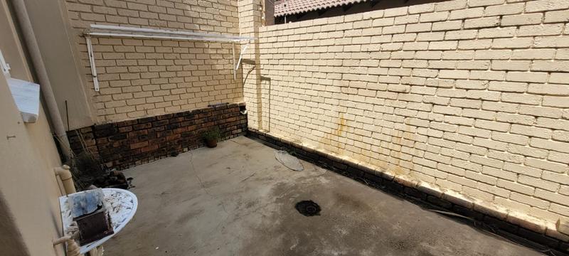 2 Bedroom Property for Sale in New Redruth Gauteng