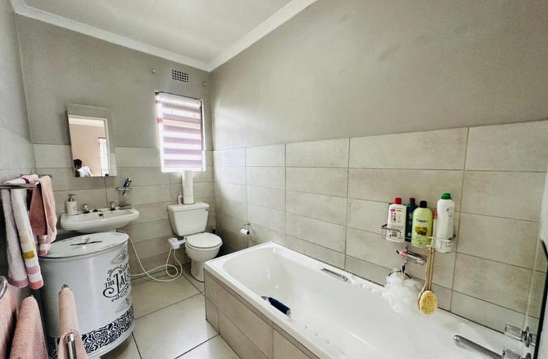 2 Bedroom Property for Sale in Verwoerdpark Gauteng