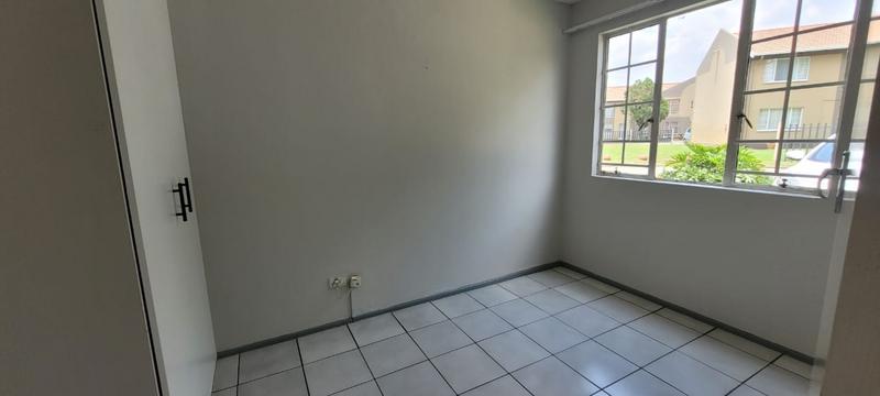 2 Bedroom Property for Sale in Verwoerdpark Gauteng