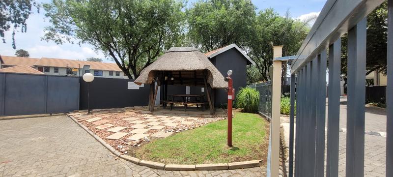 2 Bedroom Property for Sale in Verwoerdpark Gauteng