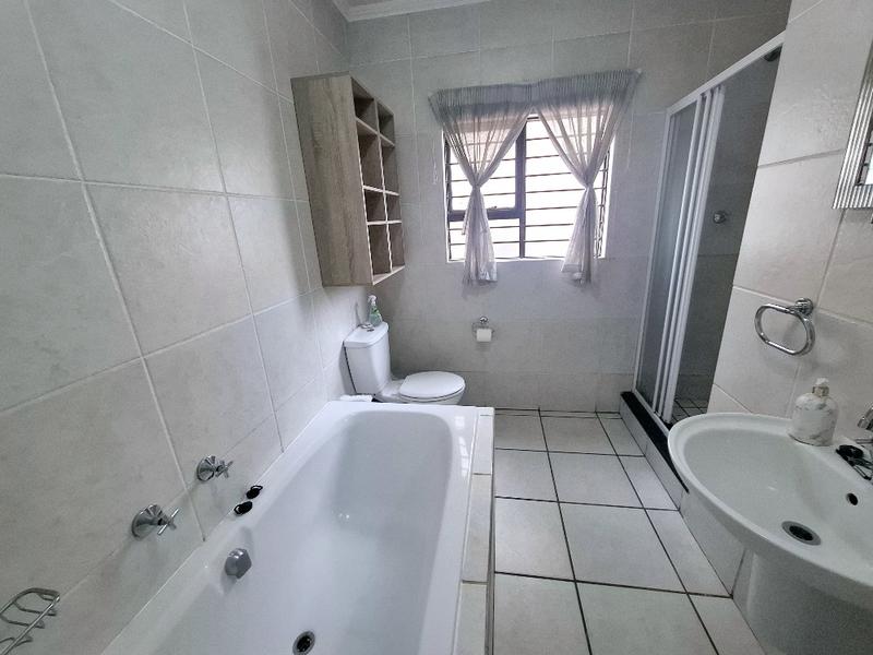 To Let 2 Bedroom Property for Rent in Sunninghill Gauteng