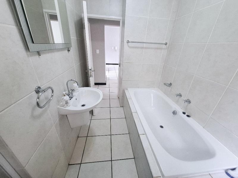 To Let 2 Bedroom Property for Rent in Sunninghill Gauteng