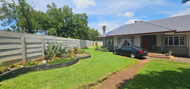 To Let 4 Bedroom Property for Rent in Cinderella Gauteng