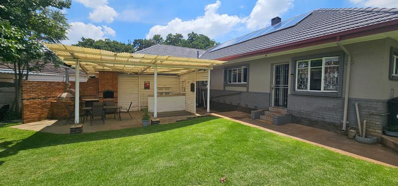 To Let 4 Bedroom Property for Rent in Cinderella Gauteng