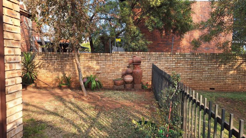 2 Bedroom Property for Sale in Florida Glen Gauteng