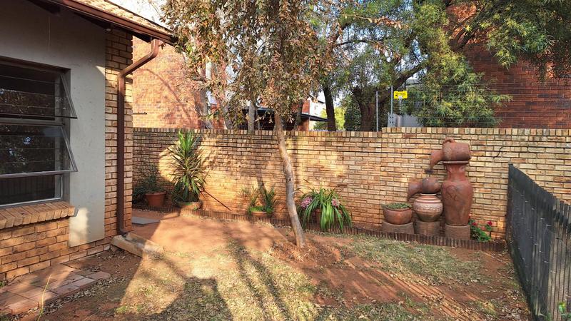 2 Bedroom Property for Sale in Florida Glen Gauteng