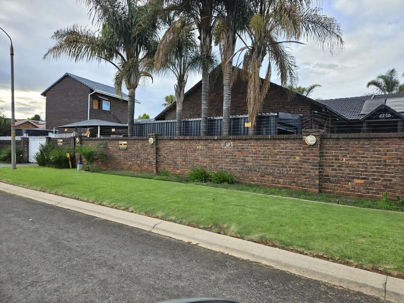 4 Bedroom Property for Sale in Sunward Park Gauteng