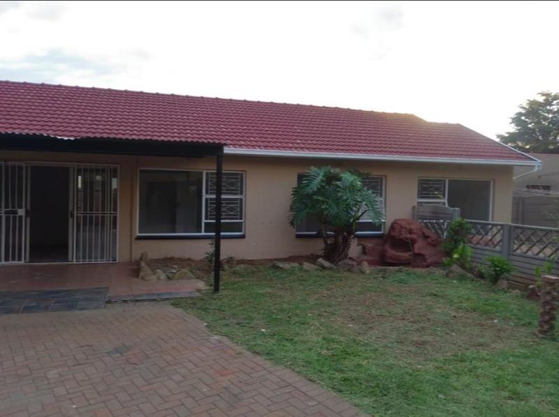 To Let 3 Bedroom Property for Rent in Esther Park Gauteng