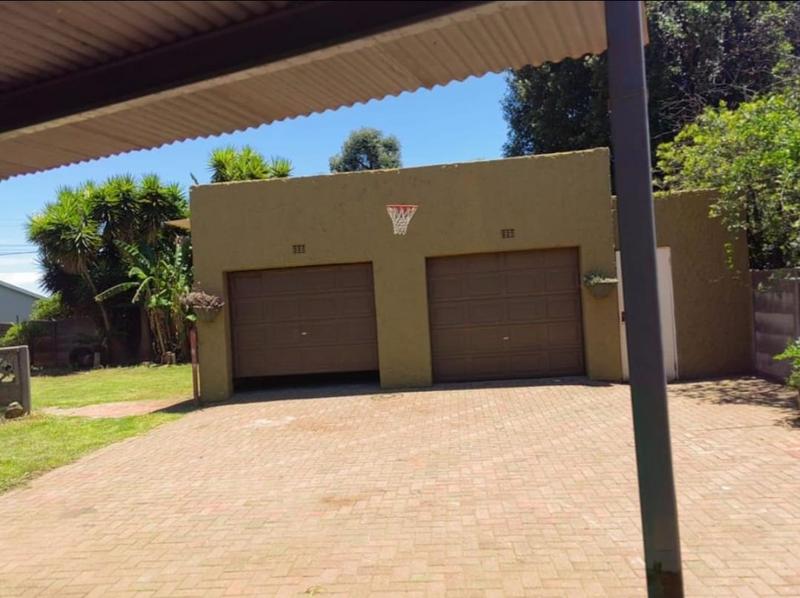 To Let 3 Bedroom Property for Rent in Esther Park Gauteng