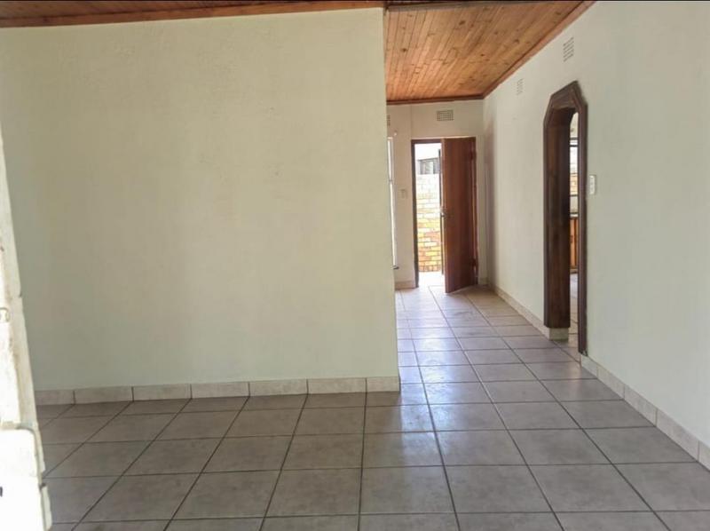 To Let 3 Bedroom Property for Rent in Esther Park Gauteng