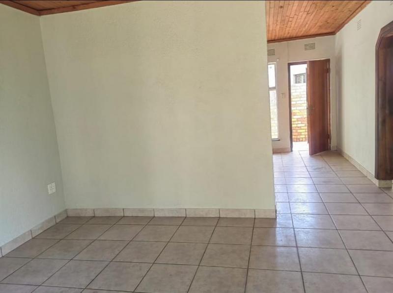 To Let 3 Bedroom Property for Rent in Esther Park Gauteng