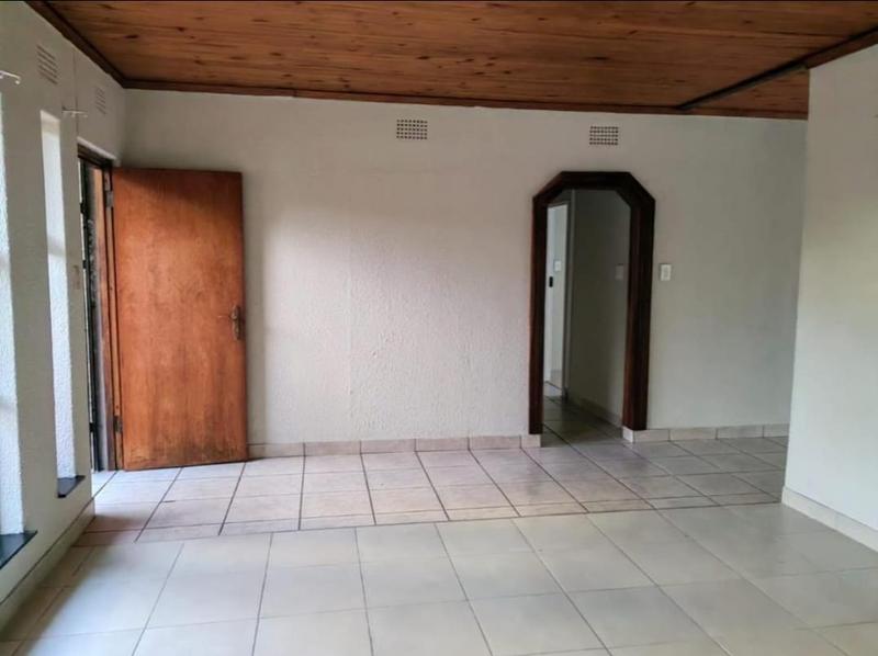 To Let 3 Bedroom Property for Rent in Esther Park Gauteng