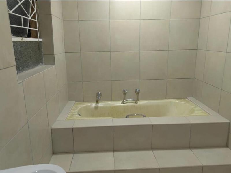 To Let 3 Bedroom Property for Rent in Esther Park Gauteng