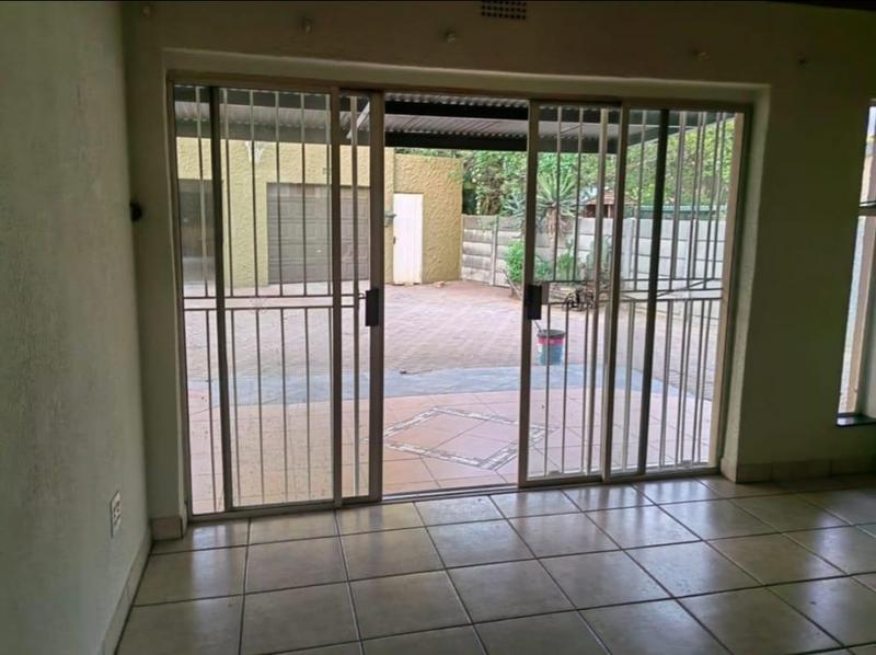 To Let 3 Bedroom Property for Rent in Esther Park Gauteng