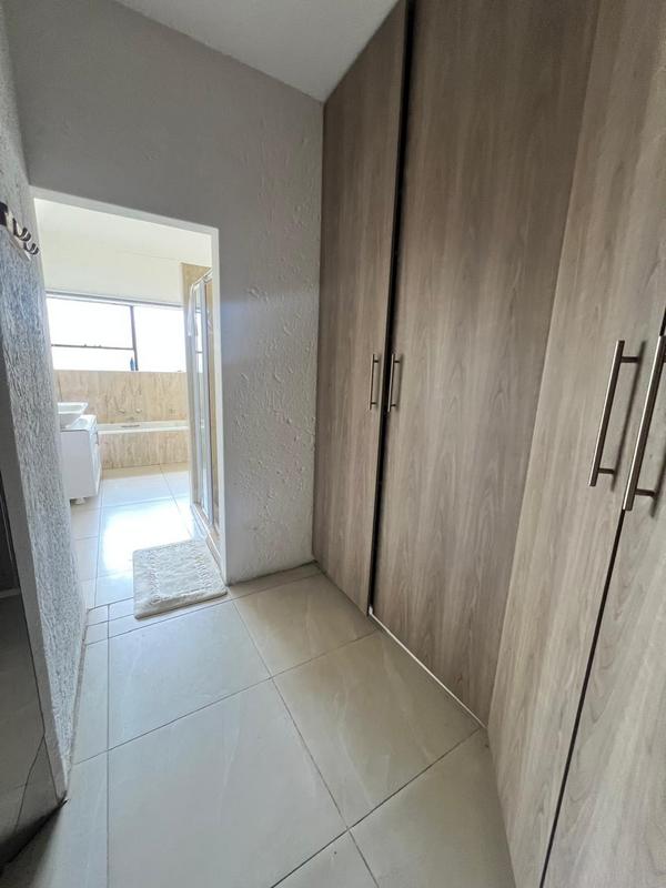 To Let 5 Bedroom Property for Rent in Sunair Park Gauteng