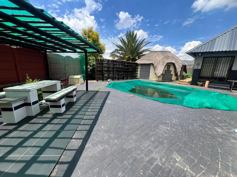 To Let 5 Bedroom Property for Rent in Sunair Park Gauteng