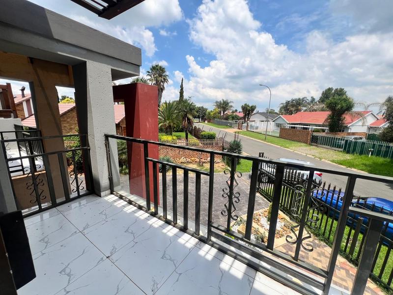 To Let 5 Bedroom Property for Rent in Sunair Park Gauteng