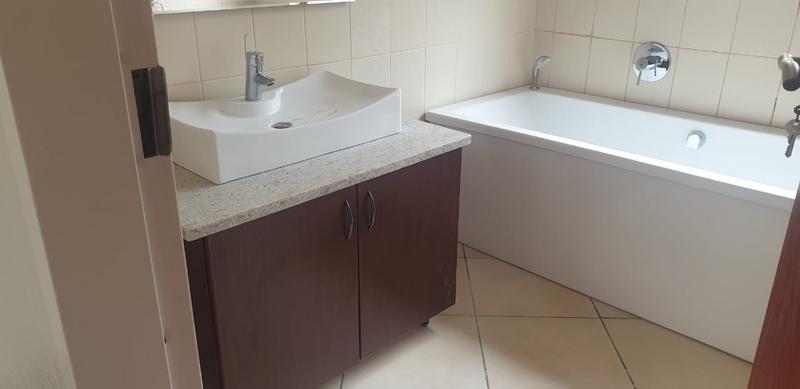 2 Bedroom Property for Sale in Bramley Gardens Gauteng