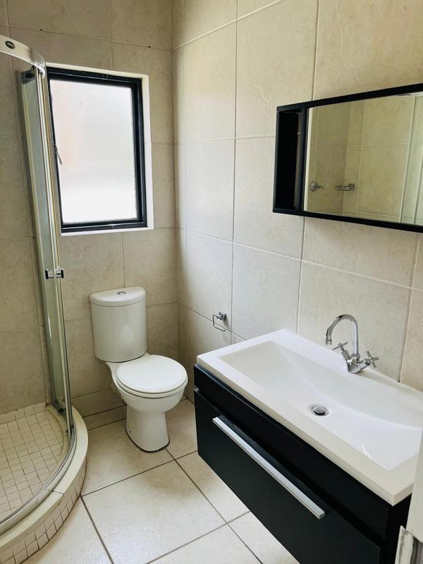 2 Bedroom Property for Sale in Greenstone Hill Gauteng