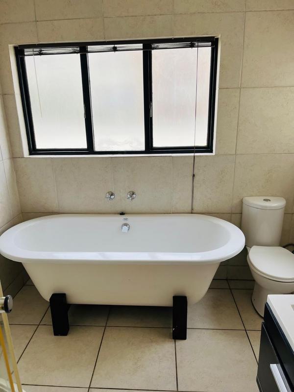 2 Bedroom Property for Sale in Greenstone Hill Gauteng