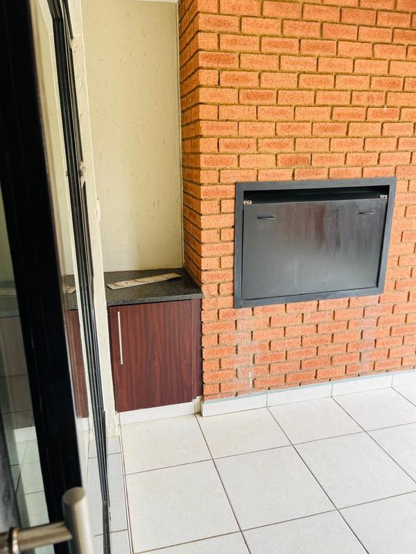 2 Bedroom Property for Sale in Greenstone Hill Gauteng