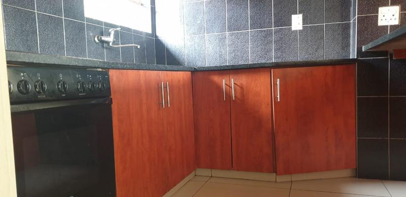 To Let 2 Bedroom Property for Rent in Lyndhurst Gauteng