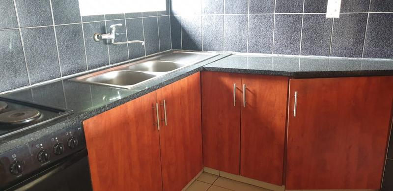 To Let 2 Bedroom Property for Rent in Lyndhurst Gauteng