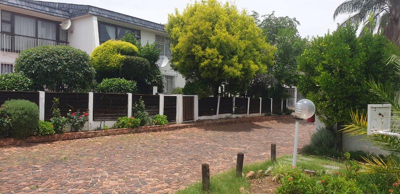 To Let 2 Bedroom Property for Rent in Lyndhurst Gauteng