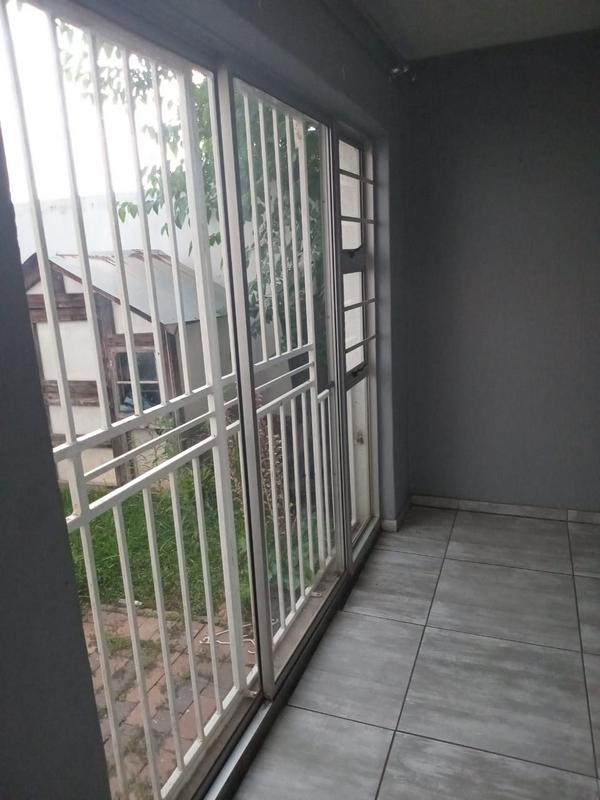 To Let 2 Bedroom Property for Rent in Lyndhurst Gauteng