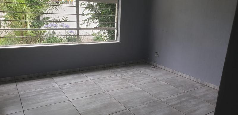 To Let 2 Bedroom Property for Rent in Lyndhurst Gauteng