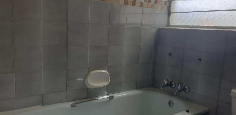 To Let 2 Bedroom Property for Rent in Lyndhurst Gauteng