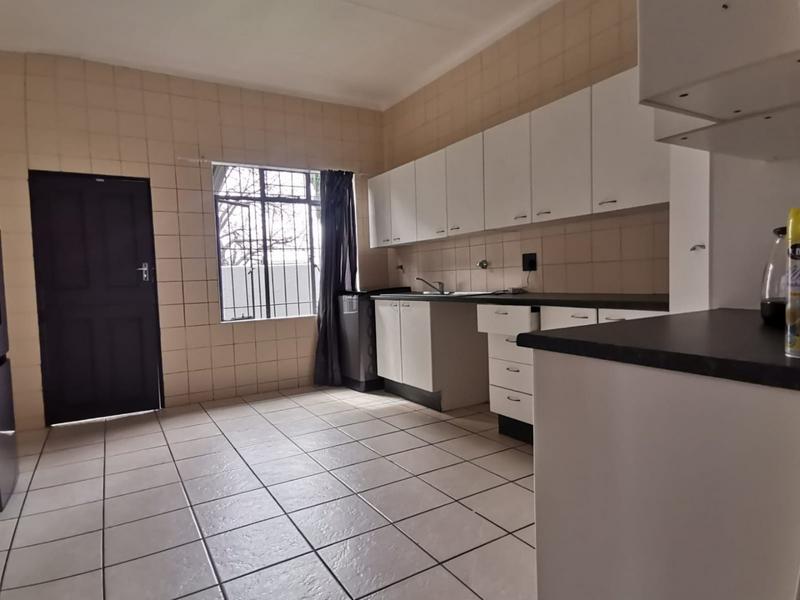 To Let 9 Bedroom Property for Rent in Melville Gauteng