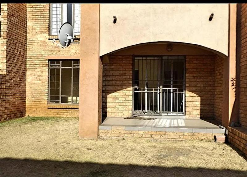 To Let 2 Bedroom Property for Rent in Noordwyk Gauteng