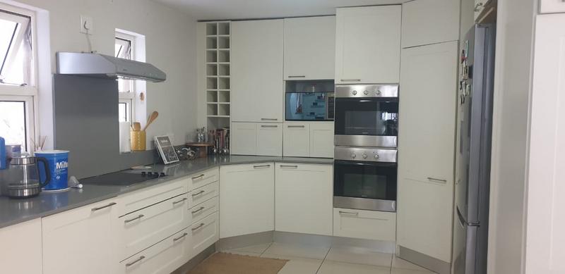 To Let 5 Bedroom Property for Rent in Sandhurst Gauteng