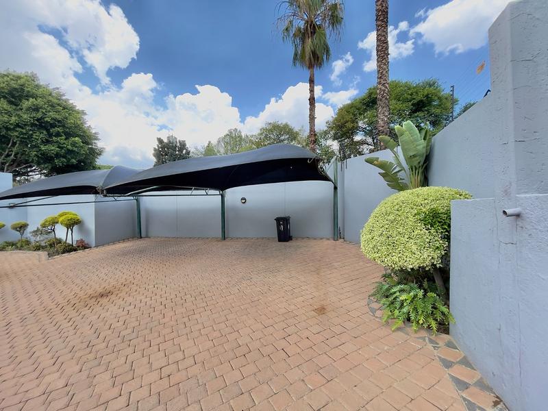 To Let 4 Bedroom Property for Rent in Sandown Gauteng