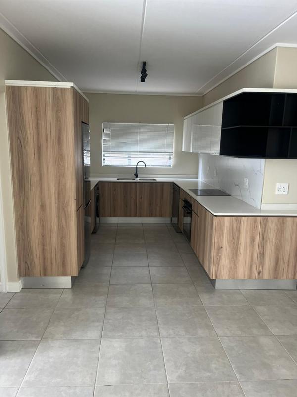 To Let 3 Bedroom Property for Rent in Waterfall Gauteng