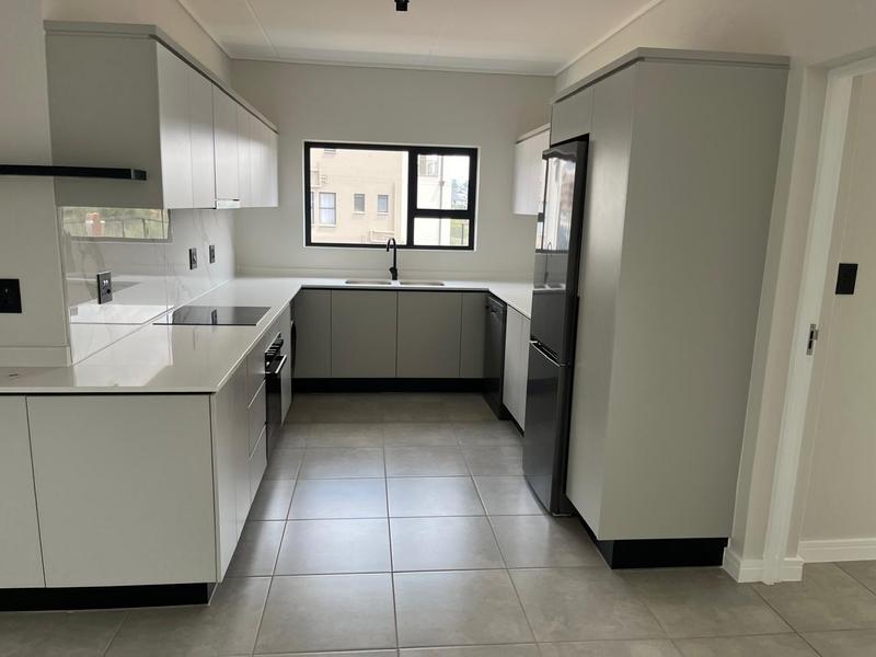 To Let 3 Bedroom Property for Rent in Waterfall Gauteng