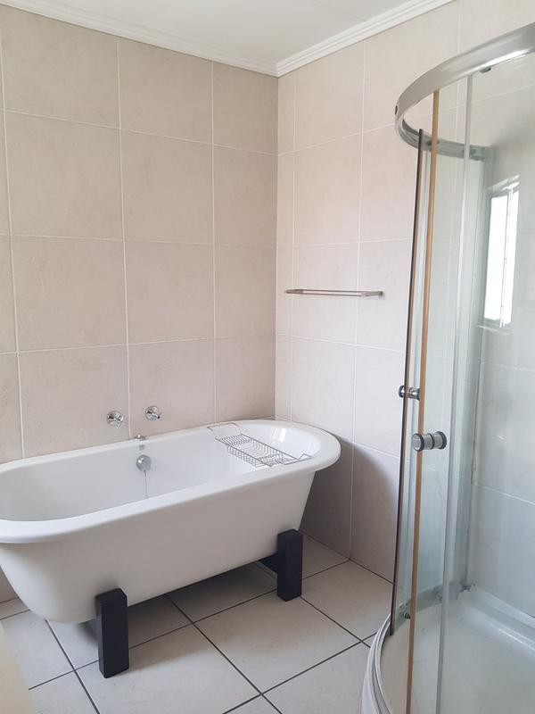 2 Bedroom Property for Sale in Greenstone Hill Gauteng