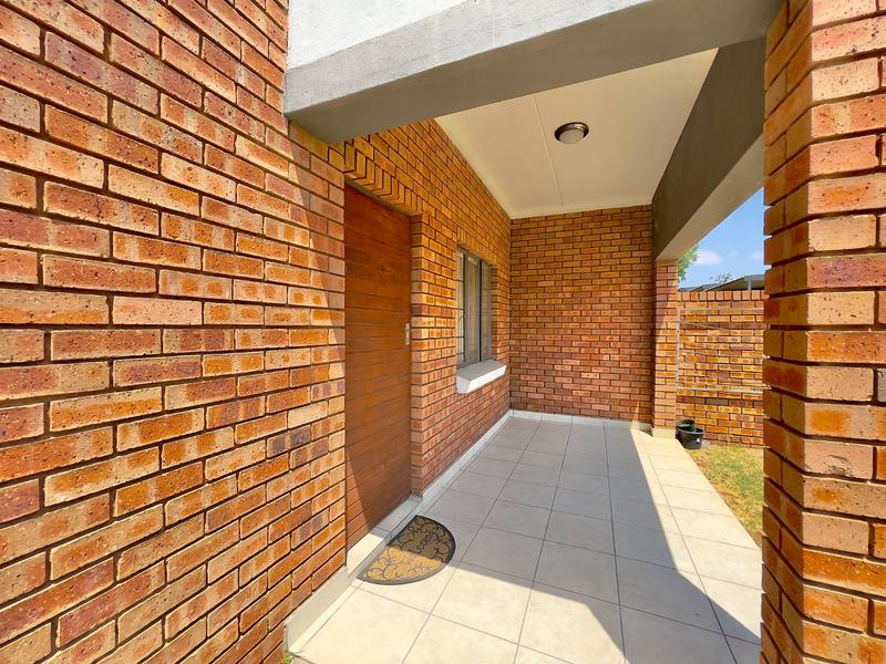 2 Bedroom Property for Sale in Noordwyk Gauteng