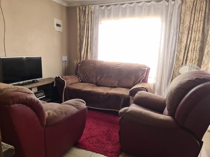 2 Bedroom Property for Sale in Lakeside Gauteng