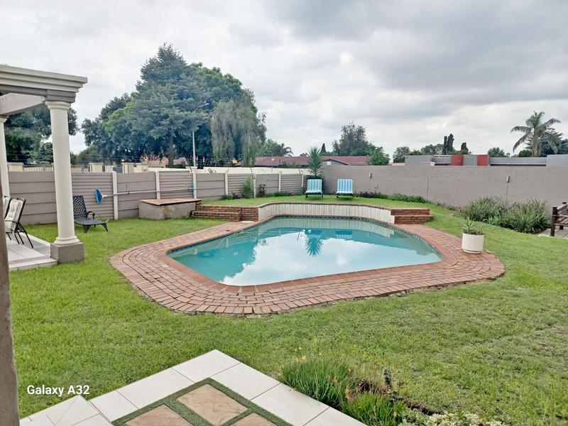 5 Bedroom Property for Sale in Birch Acres Gauteng