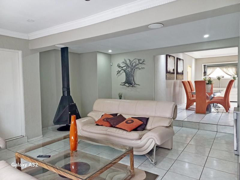 5 Bedroom Property for Sale in Birch Acres Gauteng