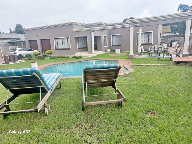 5 Bedroom Property for Sale in Birch Acres Gauteng