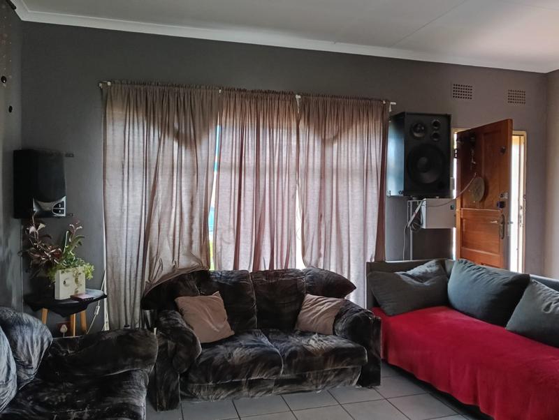 To Let 3 Bedroom Property for Rent in Strubenvale Gauteng