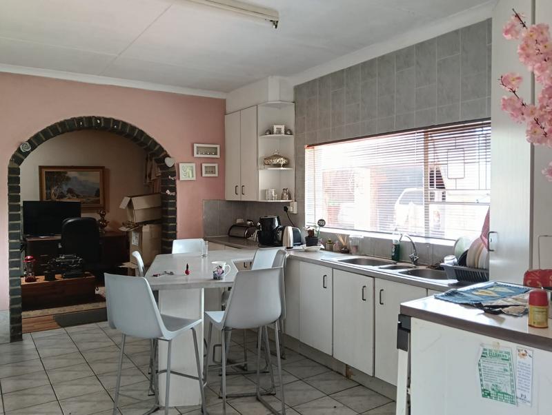 3 Bedroom Property for Sale in Strubenvale Gauteng