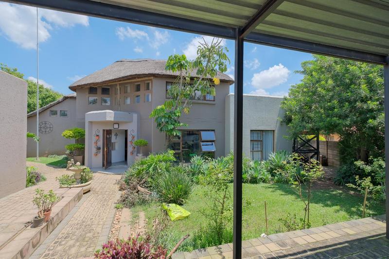 5 Bedroom Property for Sale in Faerie Glen Gauteng