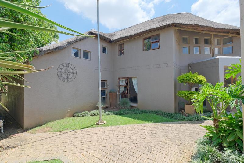 5 Bedroom Property for Sale in Faerie Glen Gauteng