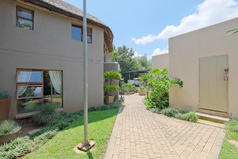 5 Bedroom Property for Sale in Faerie Glen Gauteng