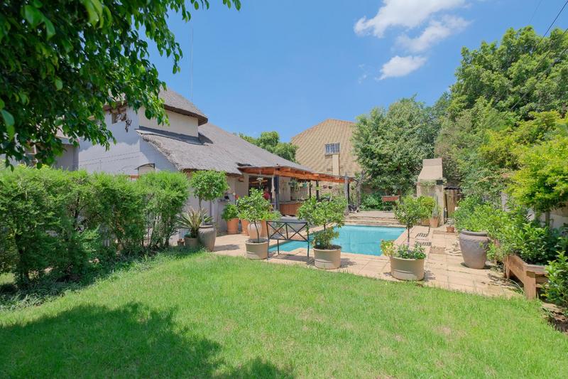 5 Bedroom Property for Sale in Faerie Glen Gauteng